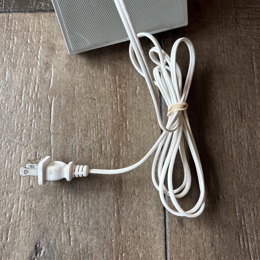 Nyko #87000-A50 Charge Station for Nintendo Wii Controllers - Tested